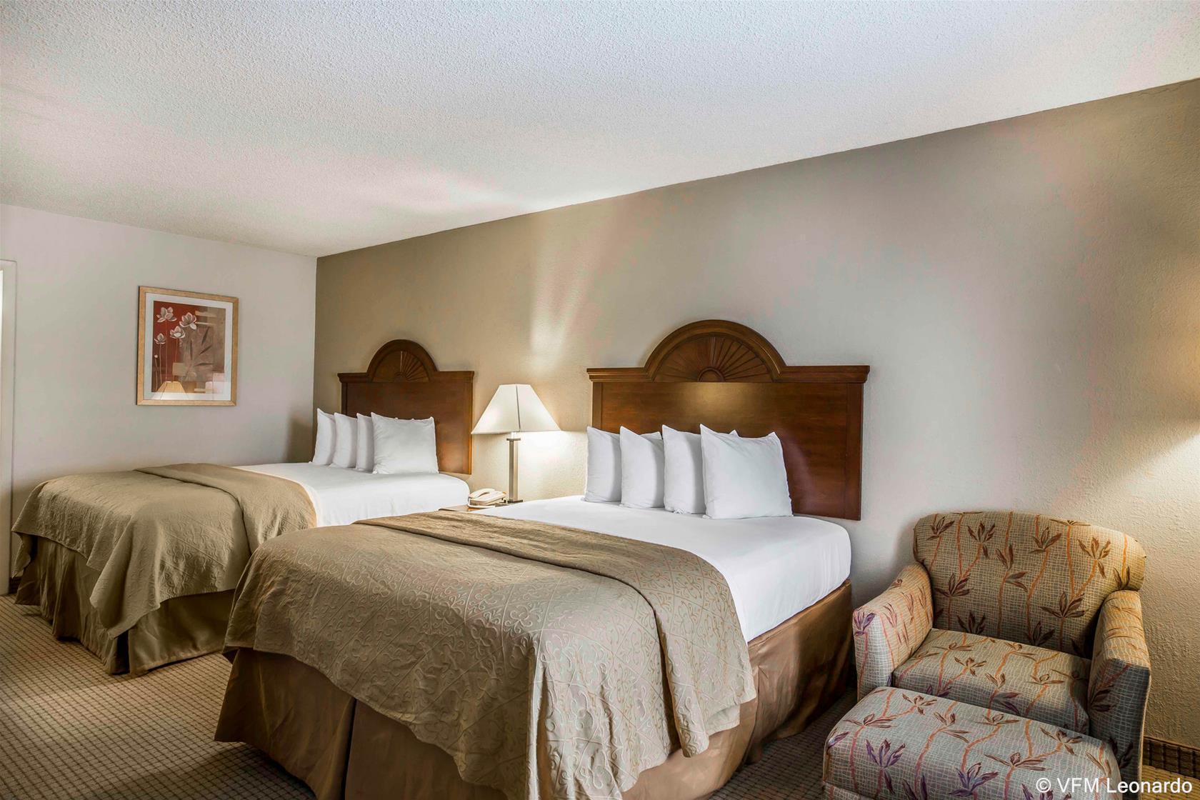 Quality Inn & Suites Near Lake יופאלה מראה חיצוני תמונה