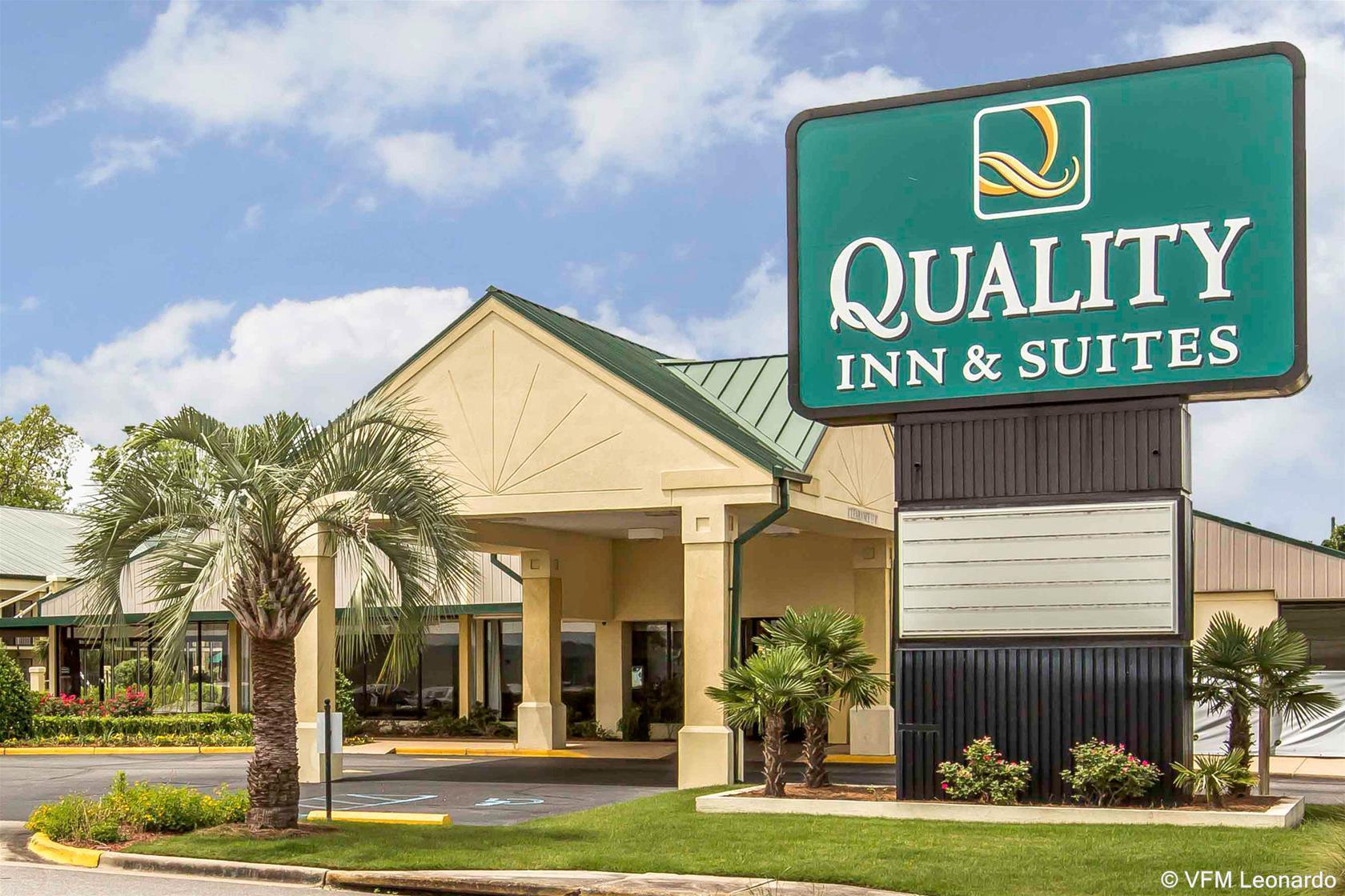 Quality Inn & Suites Near Lake יופאלה מראה חיצוני תמונה