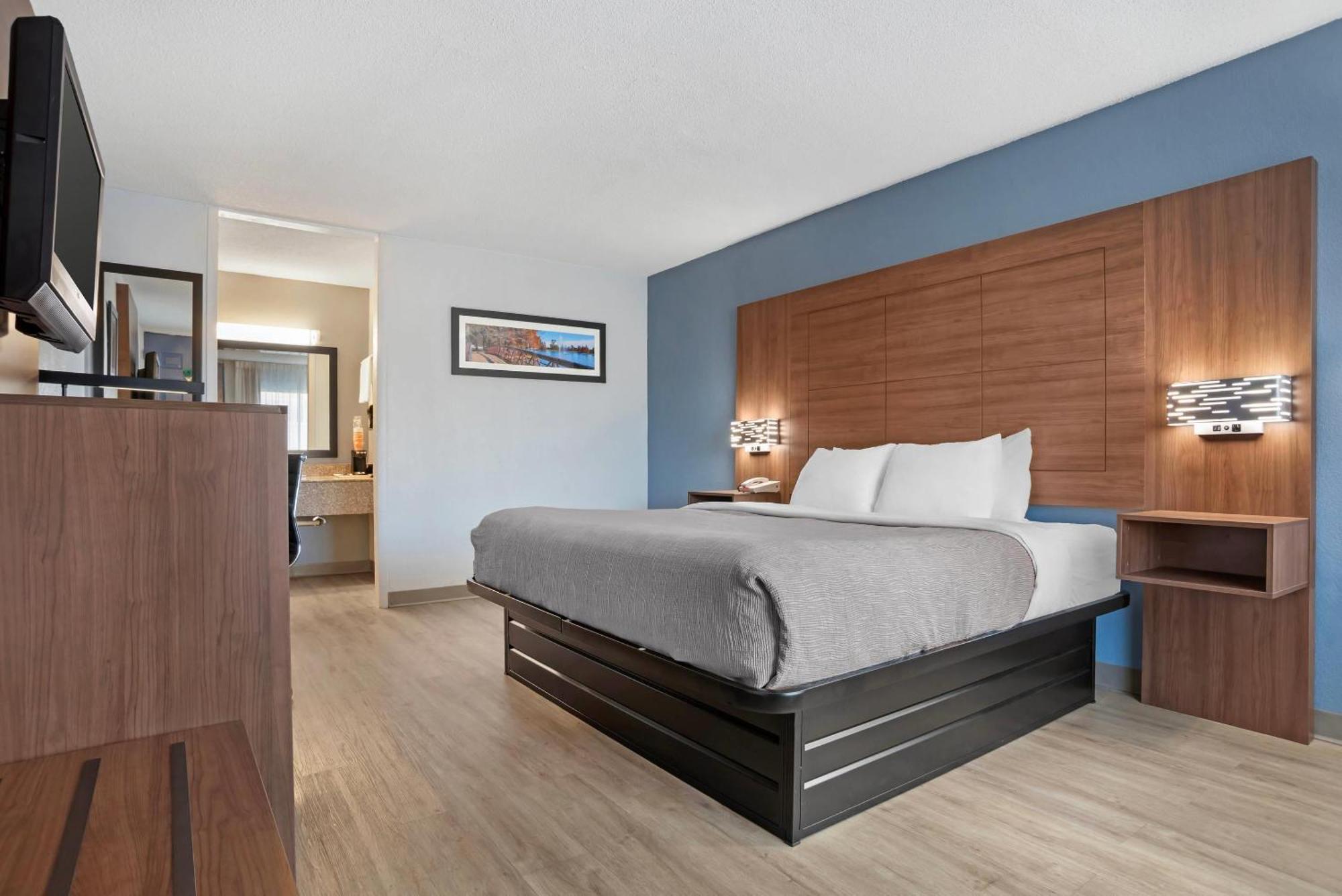 Quality Inn & Suites Near Lake יופאלה מראה חיצוני תמונה