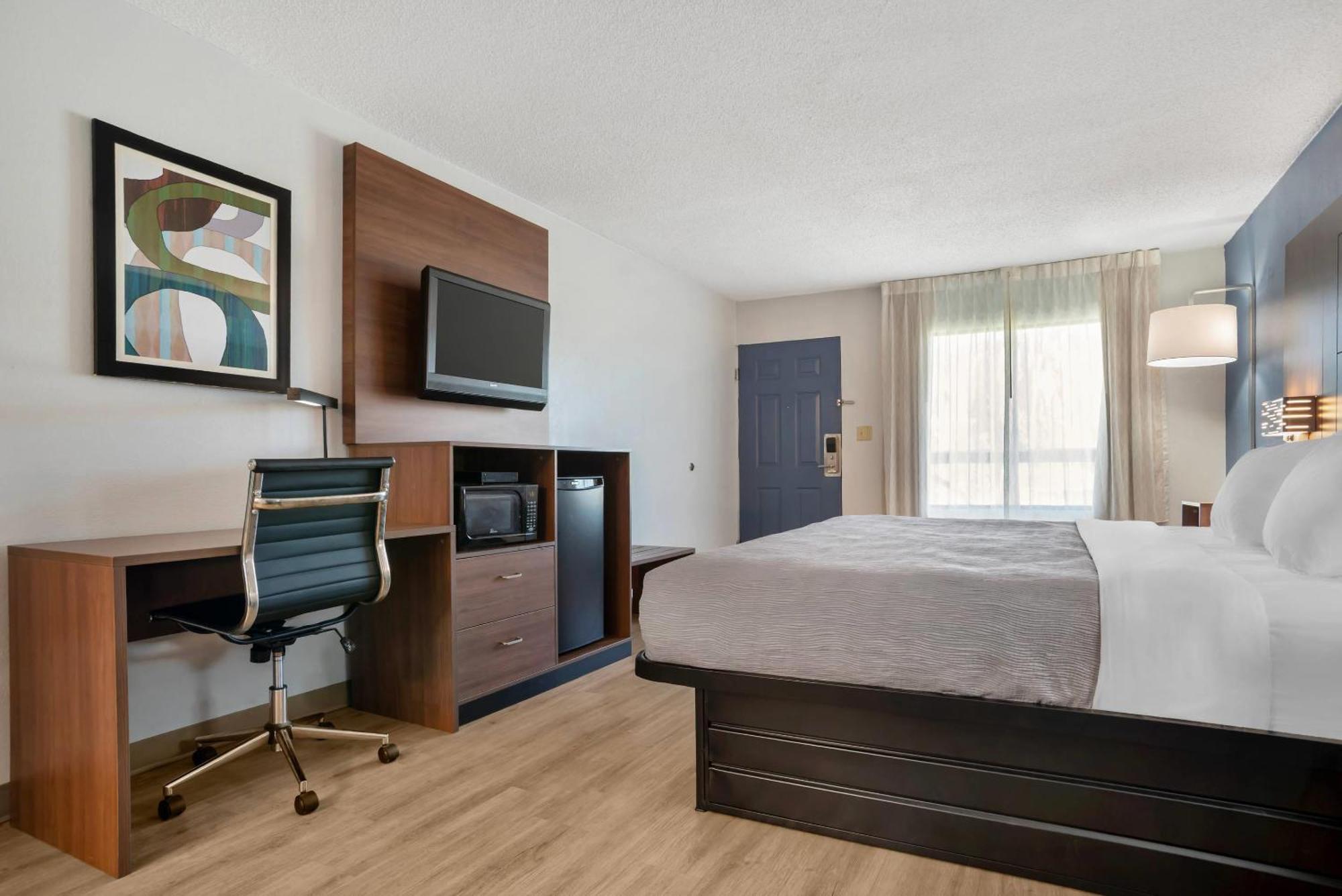 Quality Inn & Suites Near Lake יופאלה מראה חיצוני תמונה