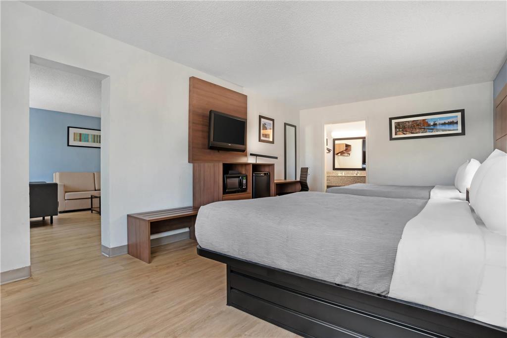 Quality Inn & Suites Near Lake יופאלה חדר תמונה