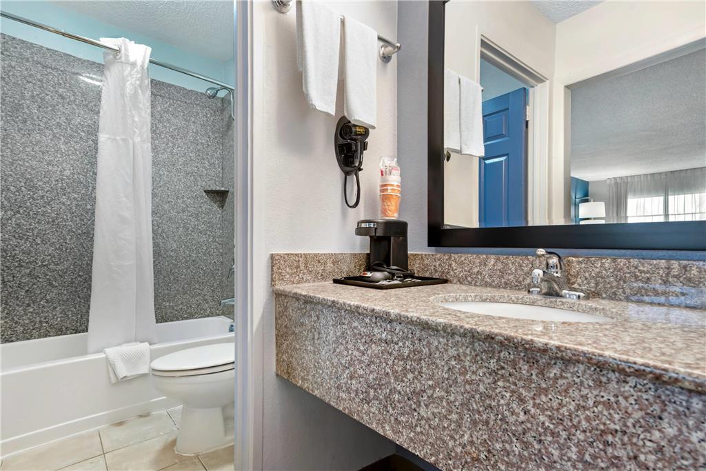 Quality Inn & Suites Near Lake יופאלה חדר תמונה