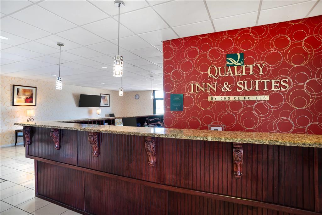 Quality Inn & Suites Near Lake יופאלה מראה פנימי תמונה